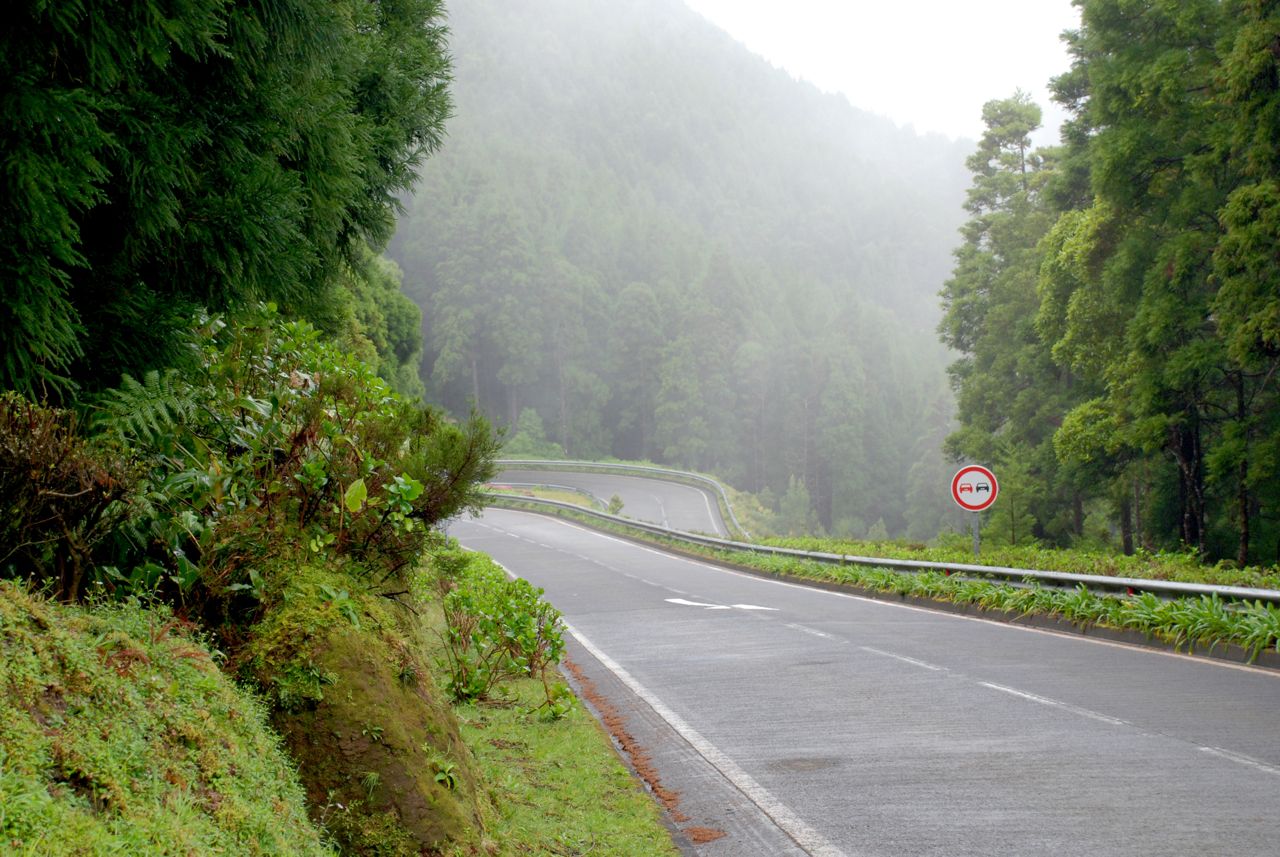 Hairpin turn on road from Sete Cidades