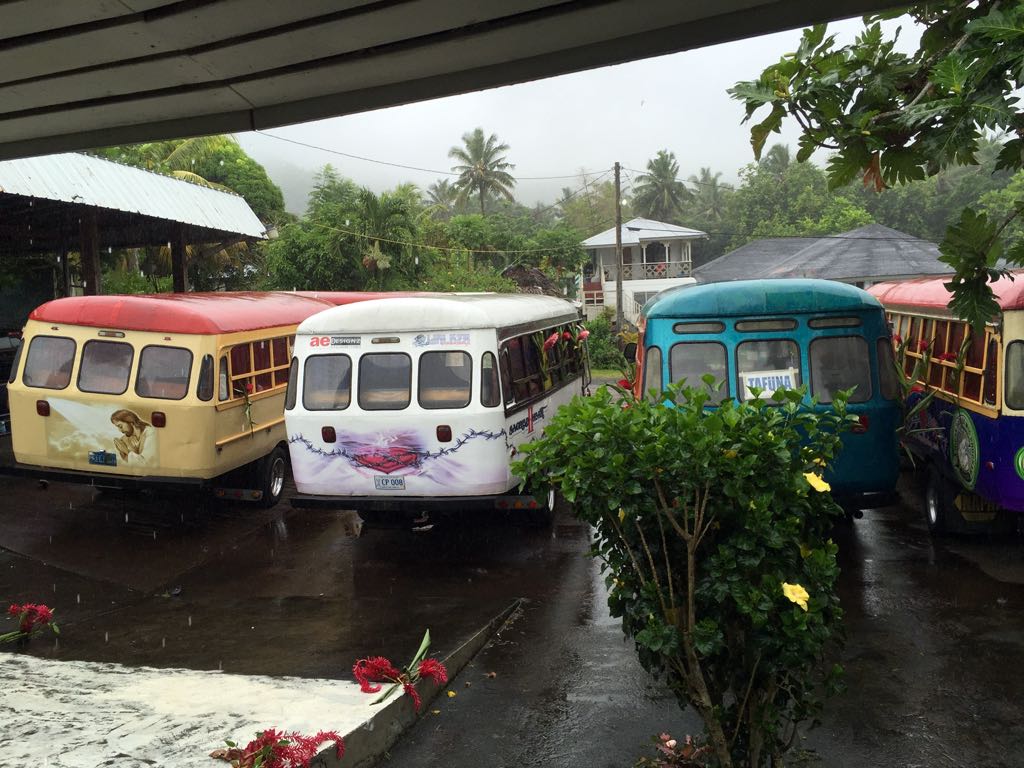 Pago, Pago, More busses