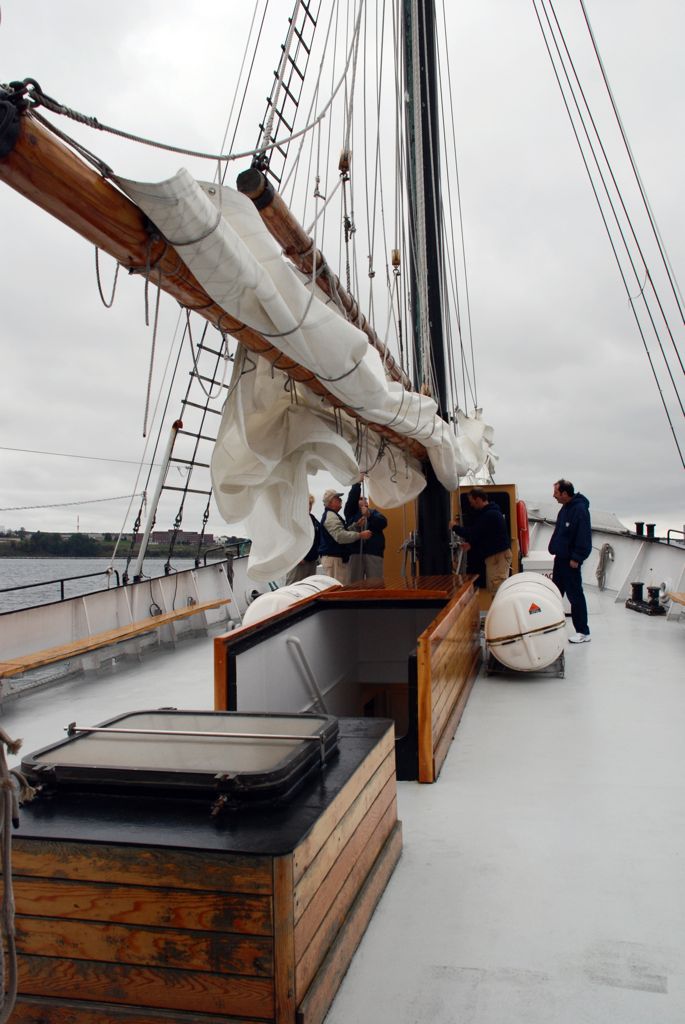 2011-10-04-cruise-ns-halifax-tall-ship-silva-raising-saile2-dg