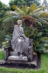 Arruda Pineapple Planation-Statue of unknown woman with gear