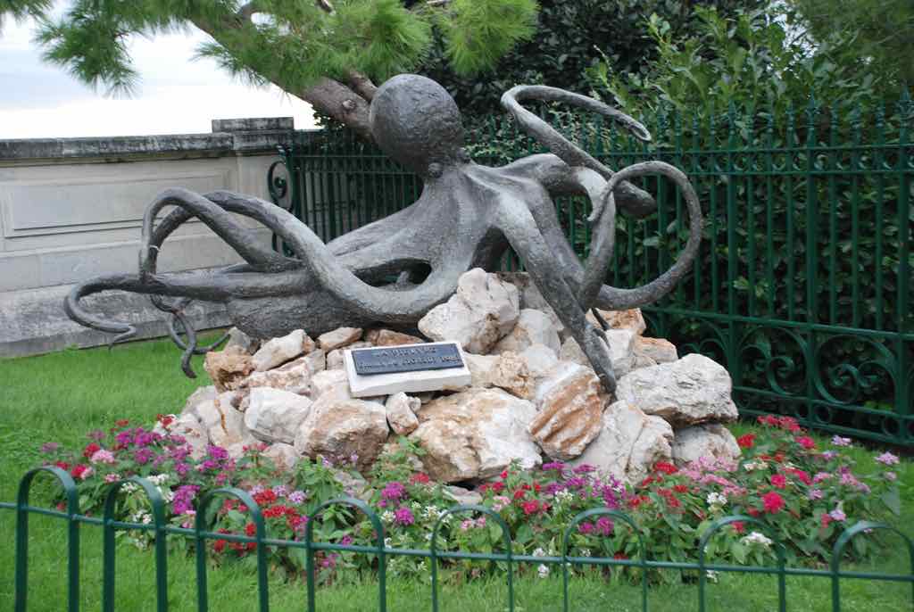 La Pieuvre (Octopus) Sculpture by Oceanographic Museum